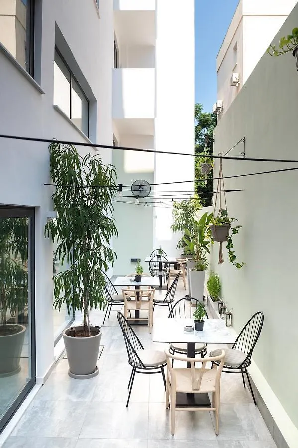 לרנקה Roseum Boutique Hotel