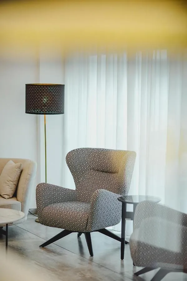לרנקה Roseum Boutique Hotel